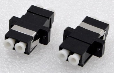Adapter duplex LC SM UPC (zwart met metalen flange)